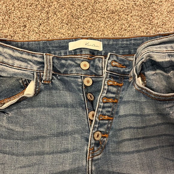 KanCan Jean. Straight leg Jean with light rips in the knees - Picture 2 of 5